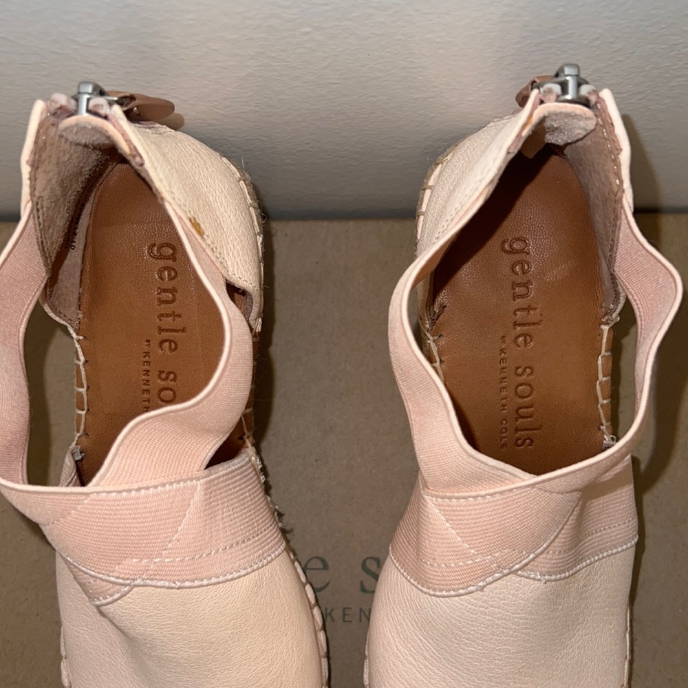 SALE โจ Kenneth Cole Charli Suede Cross Elastic Espadrille Wedge Heels Blush Pink - Picture 8 of 13
